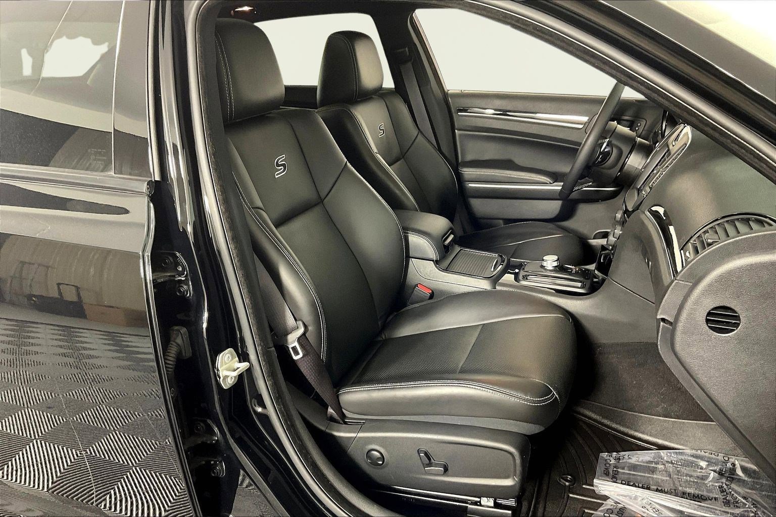 Used 2023 Chrysler 300 S w/ Comfort Group image 29
