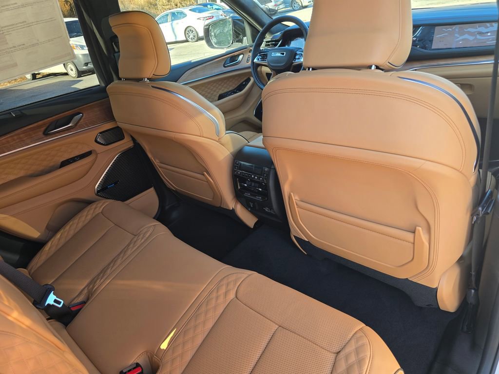 New 2025 Jeep Grand Cherokee Summit image 25