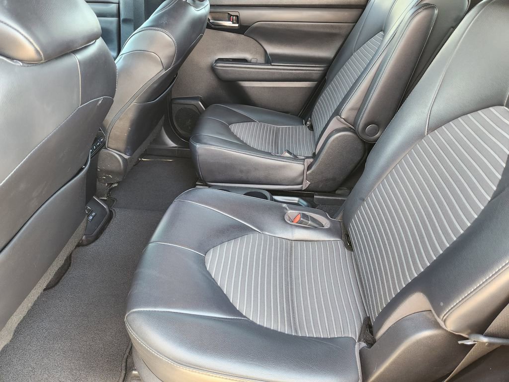 Used 2022 Toyota Highlander XSE image 34