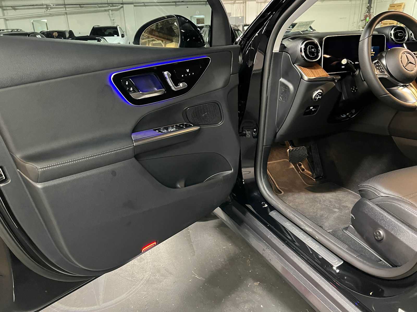 Used 2025 Mercedes-Benz GLC 350e 4MATIC image 20