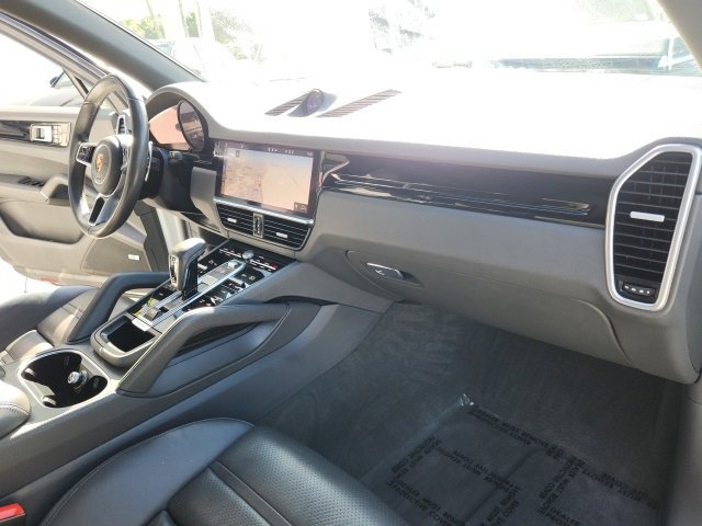 Used 2021 Porsche Cayenne w/ Premium Package image 24