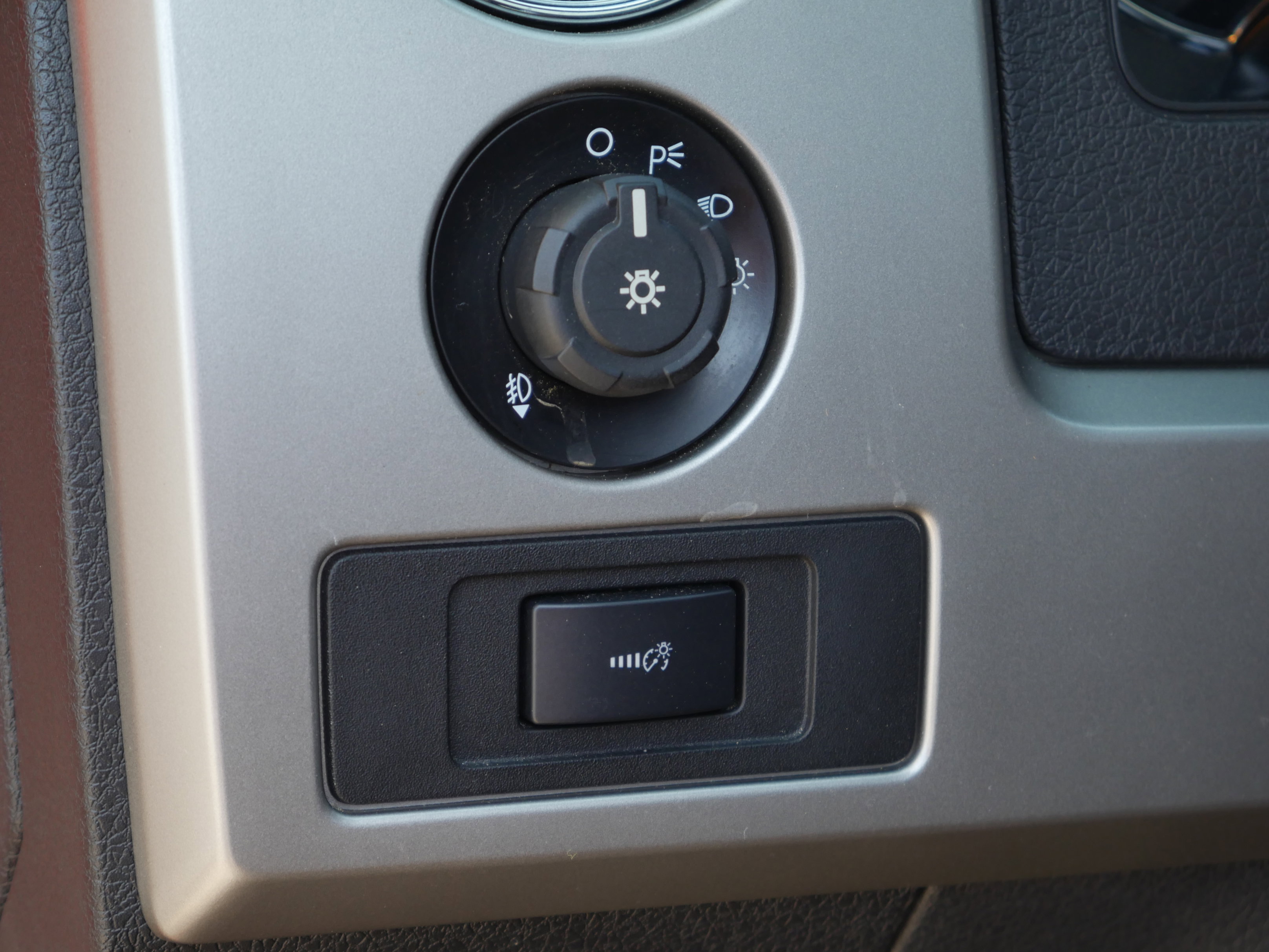 Used 2014 Ford F150 Lariat w/ Equipment Group 502A Luxury AWD/4WD image 6