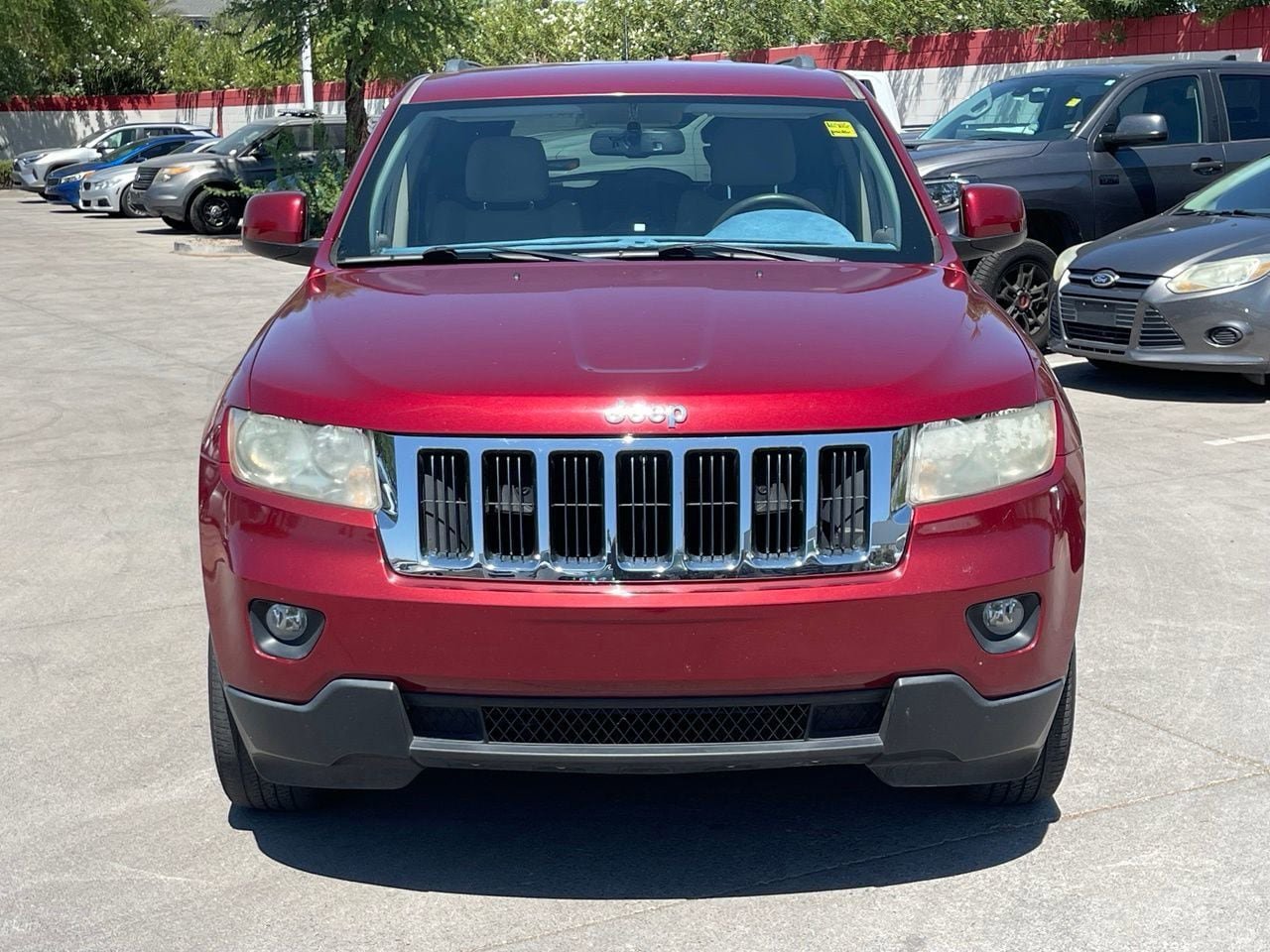 Used 2013 Jeep Grand Cherokee Laredo w/ Laredo E Group AWD/4WD image 2