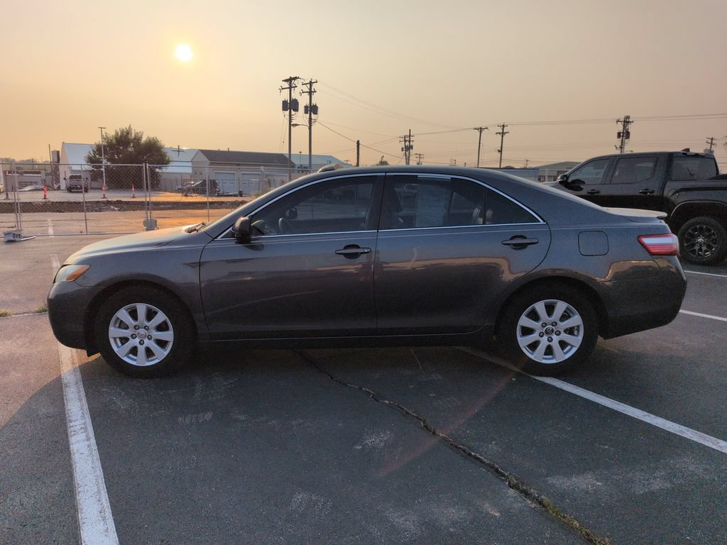 Used 2009 Toyota Camry XLE w/ Leather Pkg FWD image 3