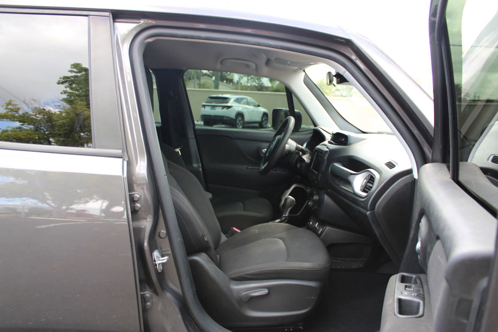 Used 2021 Jeep Renegade Sport image 19