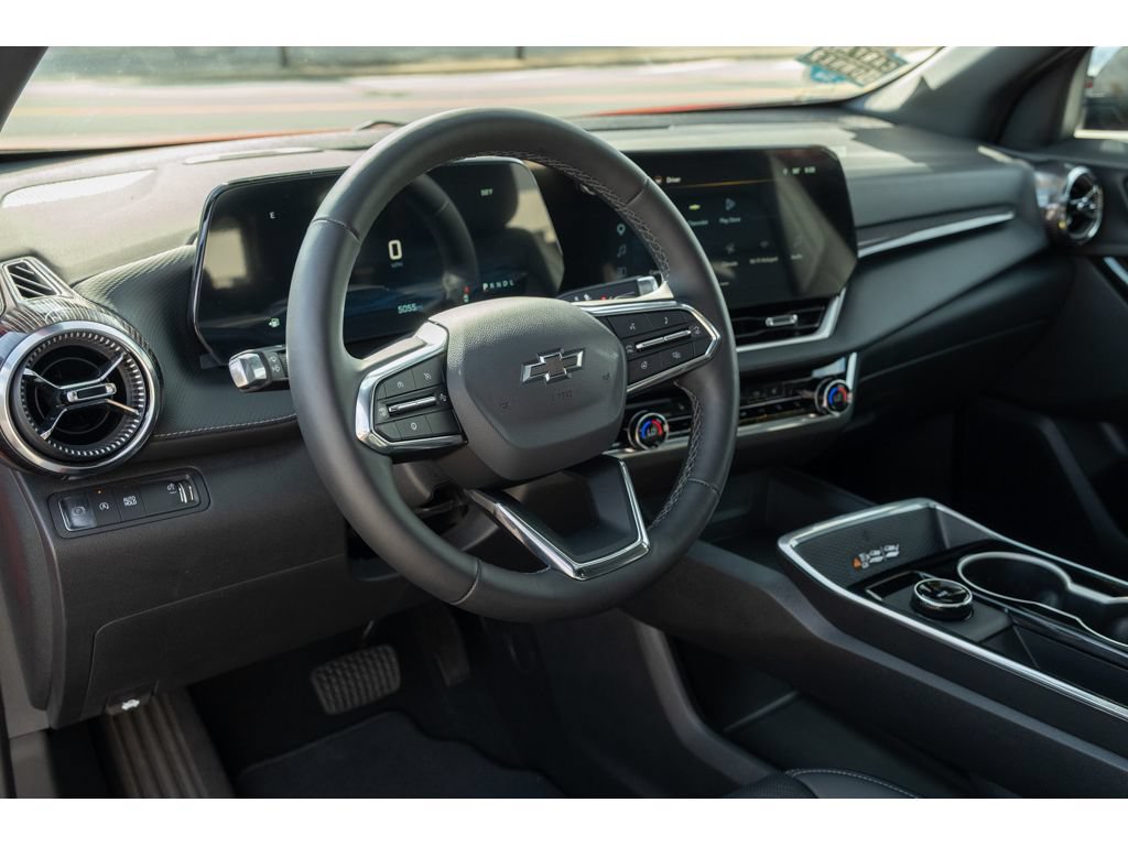 Used 2026 Chevrolet Equinox LT w/ Convenience Package II FWD image 11