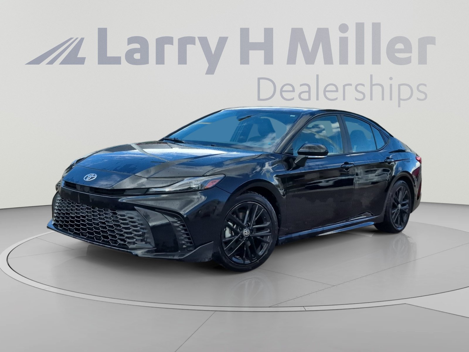 Used 2025 Toyota Camry SE FWD image 1