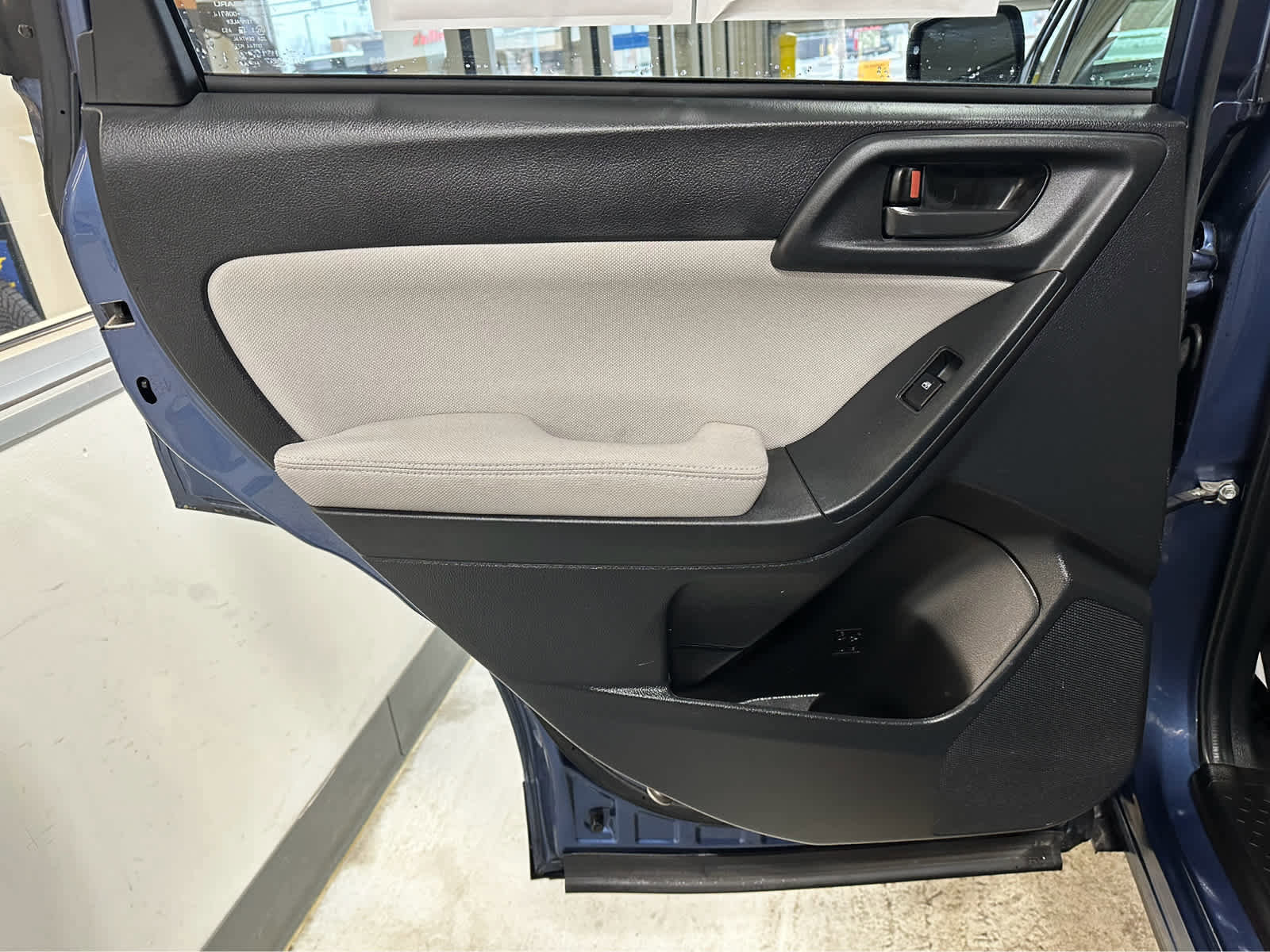 Used 2014 Subaru Forester 2.5i Premium w/ All-Weather Package image 24