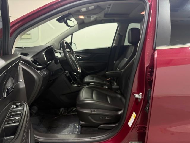 Used 2019 Buick Encore Essence image 11
