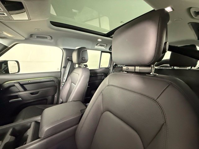 New 2026 Land Rover Defender 110 S AWD/4WD image 7