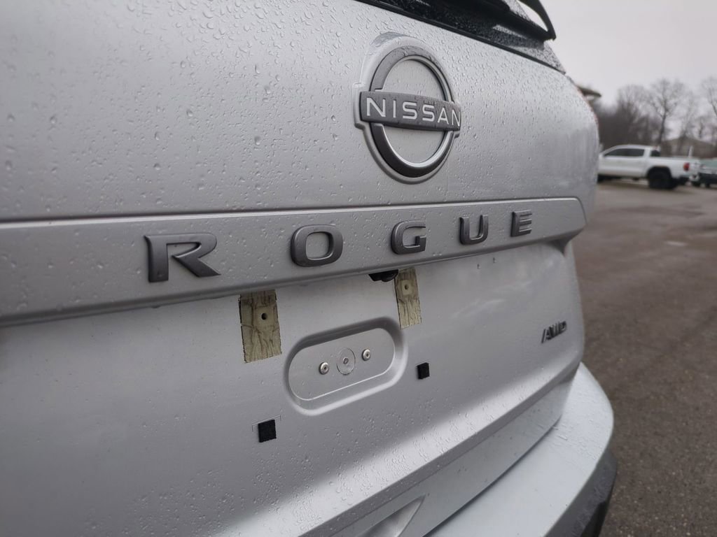 Used 2025 Nissan Rogue SV image 29