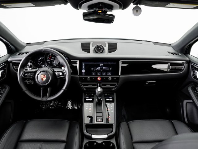Used 2025 Porsche Macan image 23