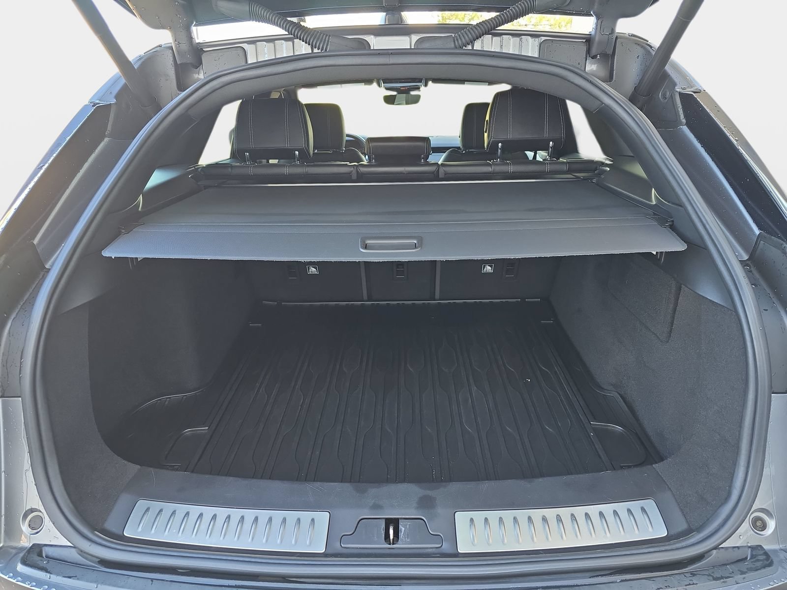 Used 2020 Land Rover Range Rover Velar R-Dynamic S AWD/4WD image 14