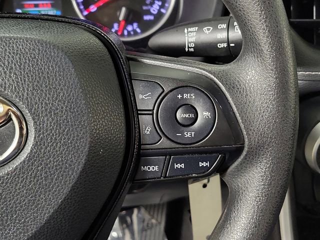 Used 2021 Toyota RAV4 LE FWD image 25