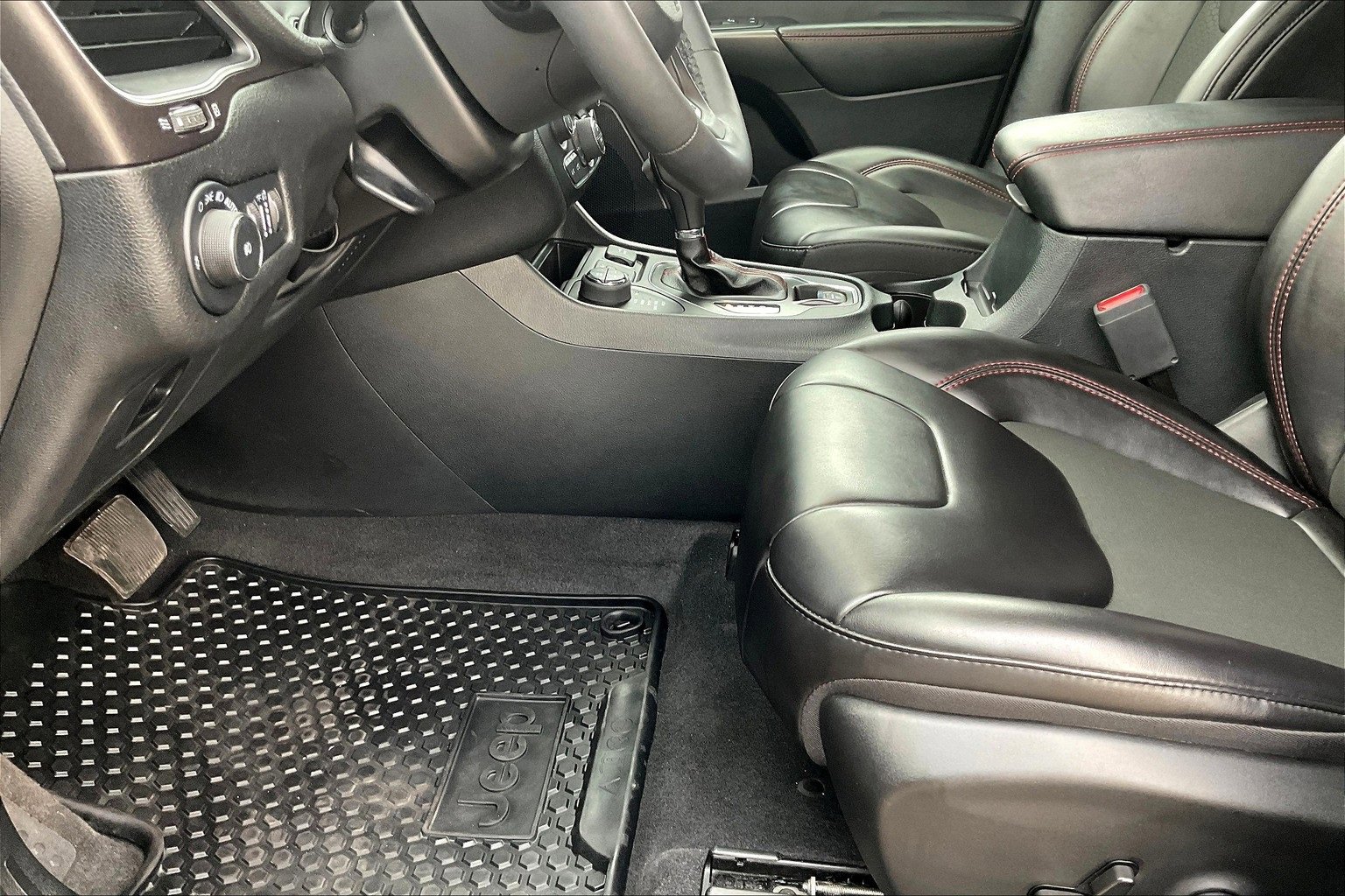 Used 2022 Jeep Cherokee Trailhawk w/ Trailer Tow Group image 16