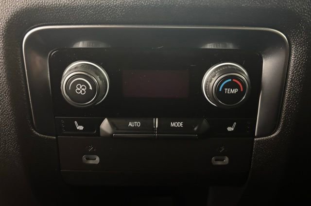 Used 2024 Chevrolet Suburban Premier image 19