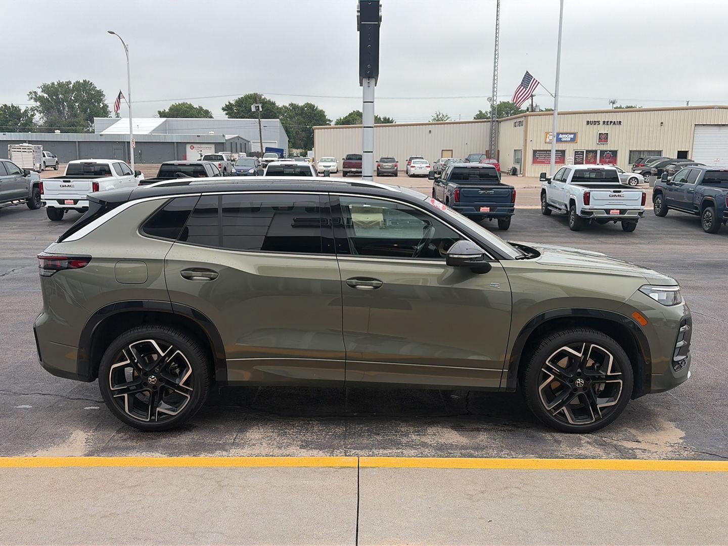 Used 2025 Volkswagen Tiguan SEL R-Line AWD/4WD image 5