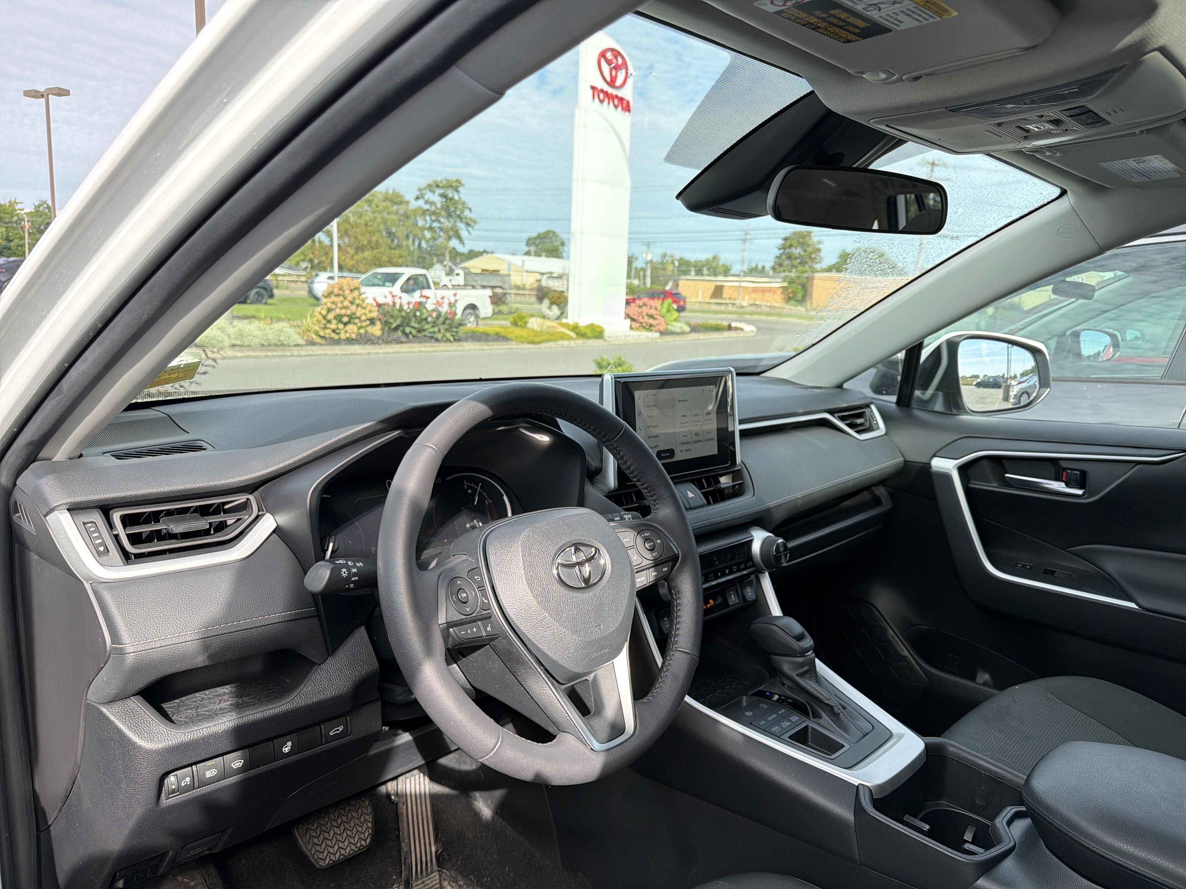 Used 2023 Toyota RAV4 XLE w/ Convenience Package AWD/4WD image 9