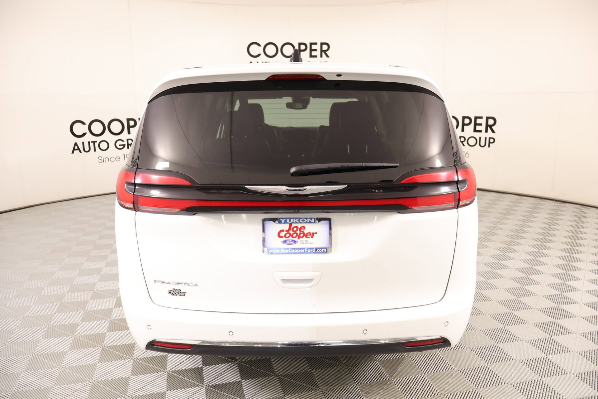 Used 2024 Chrysler Pacifica Touring-L FWD image 21