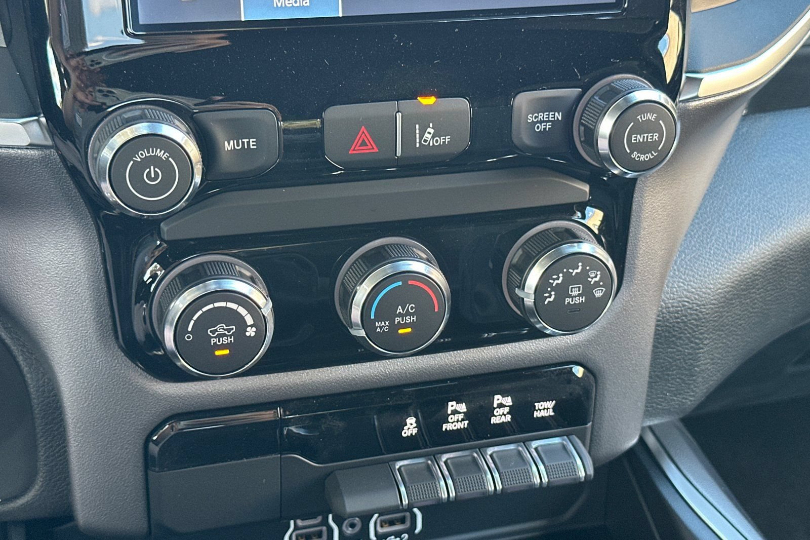 New 2026 RAM 1500 Big Horn AWD/4WD image 18