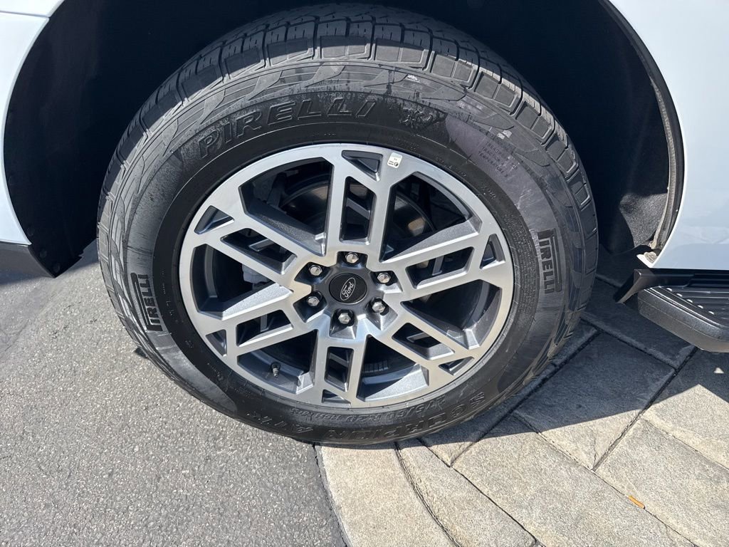 Used 2025 Ford Expedition Active AWD/4WD image 4