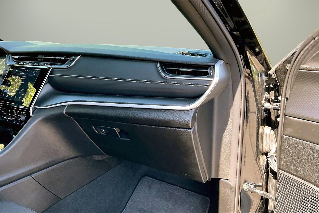 Used 2023 Jeep Grand Cherokee Altitude AWD/4WD image 20