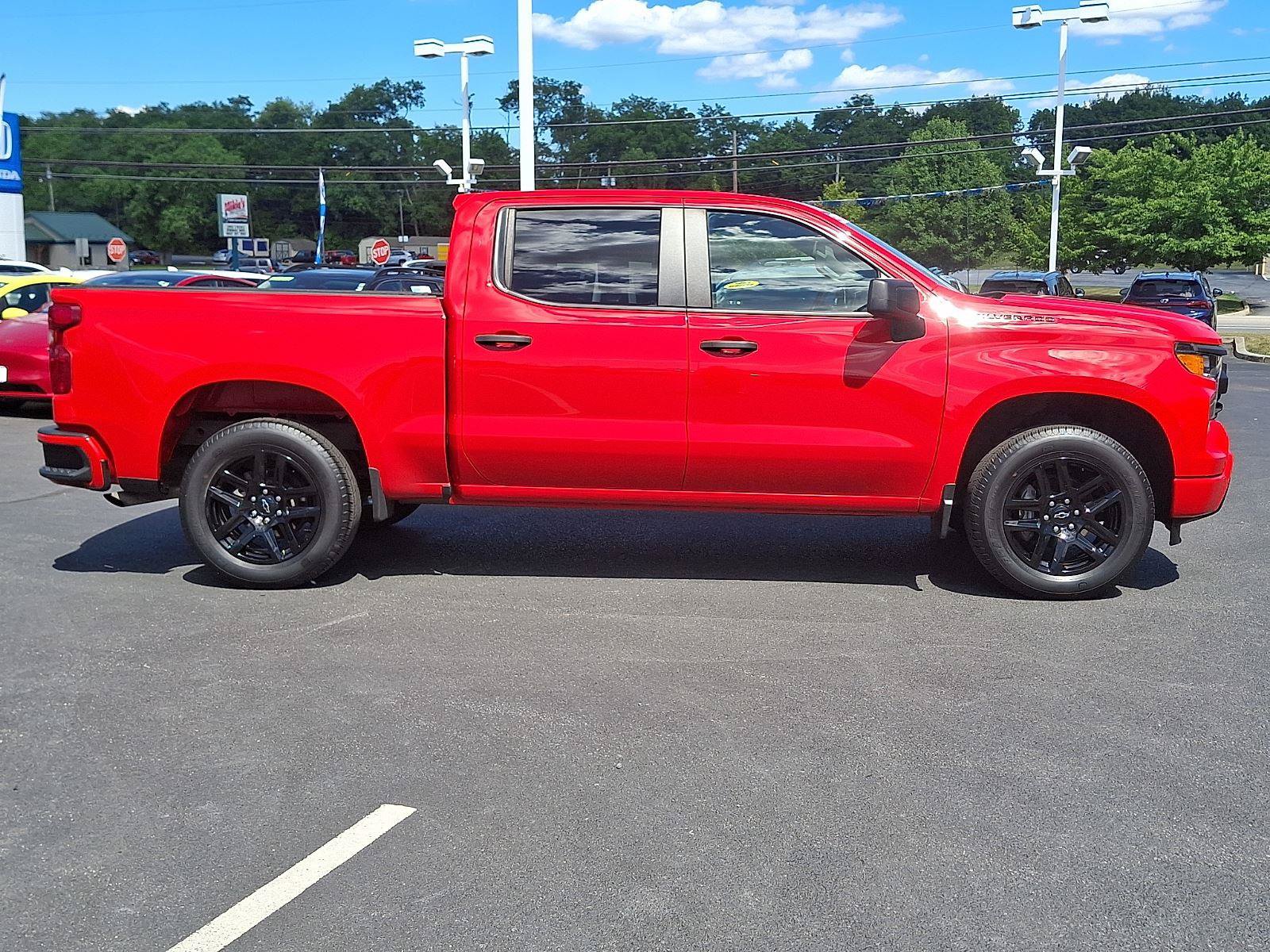 Used 2022 Chevrolet Silverado 1500 Custom w/ LPO, Dark Essentials Package AWD/4WD image 7