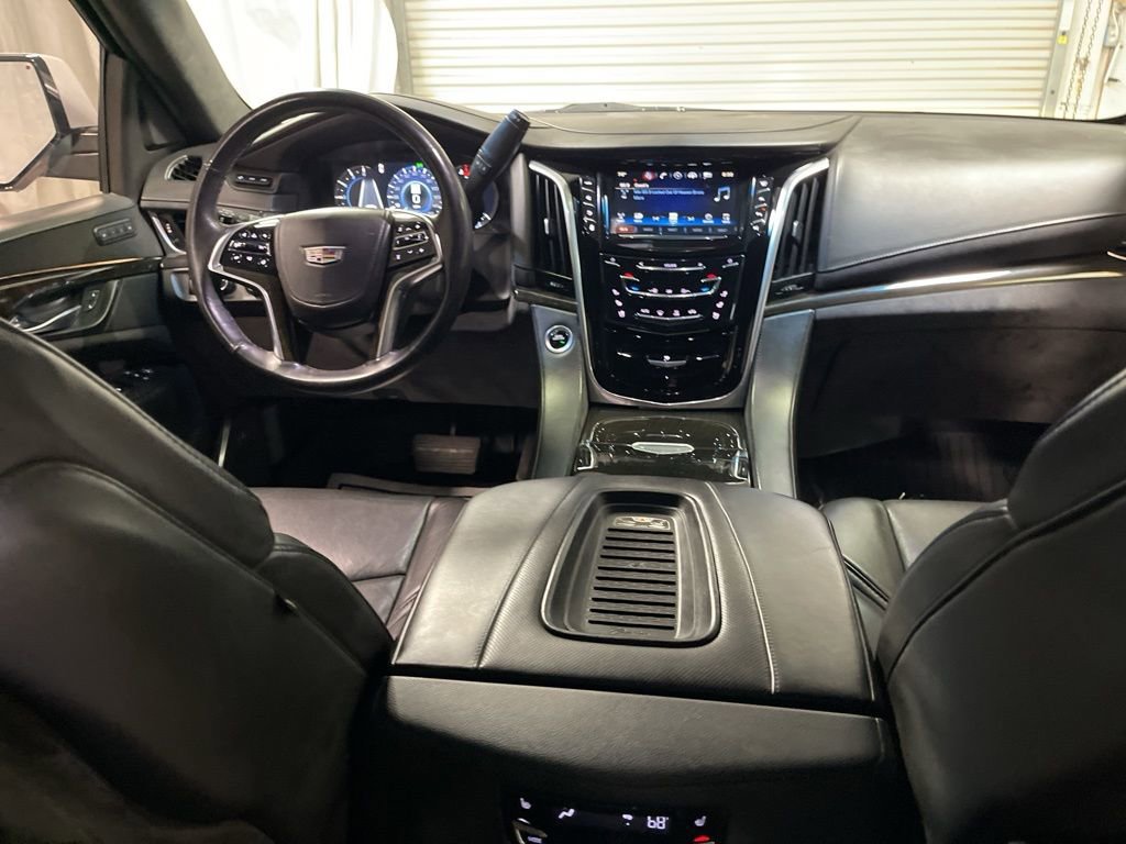 Used 2019 Cadillac Escalade Platinum AWD/4WD image 17