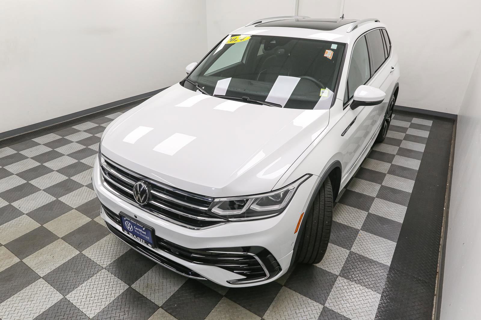 Used 2024 Volkswagen Tiguan SEL R-Line AWD/4WD image 7