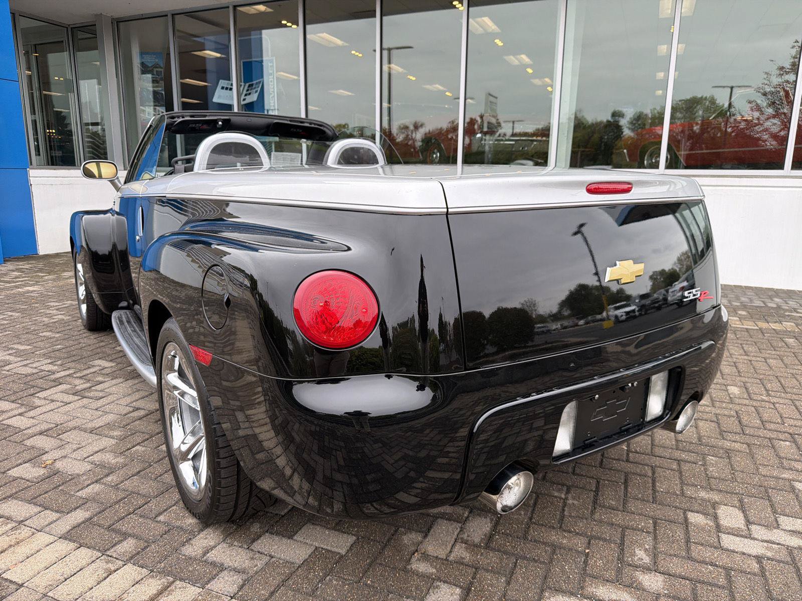 Used 2006 Chevrolet SSR w/ Preferred Equipment Group RWD image 46