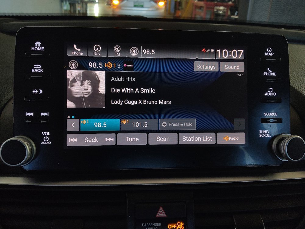 Used 2018 Honda Accord Touring image 25