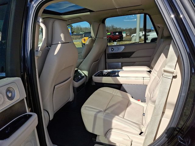 Used 2019 Lincoln Navigator Reserve AWD/4WD image 8