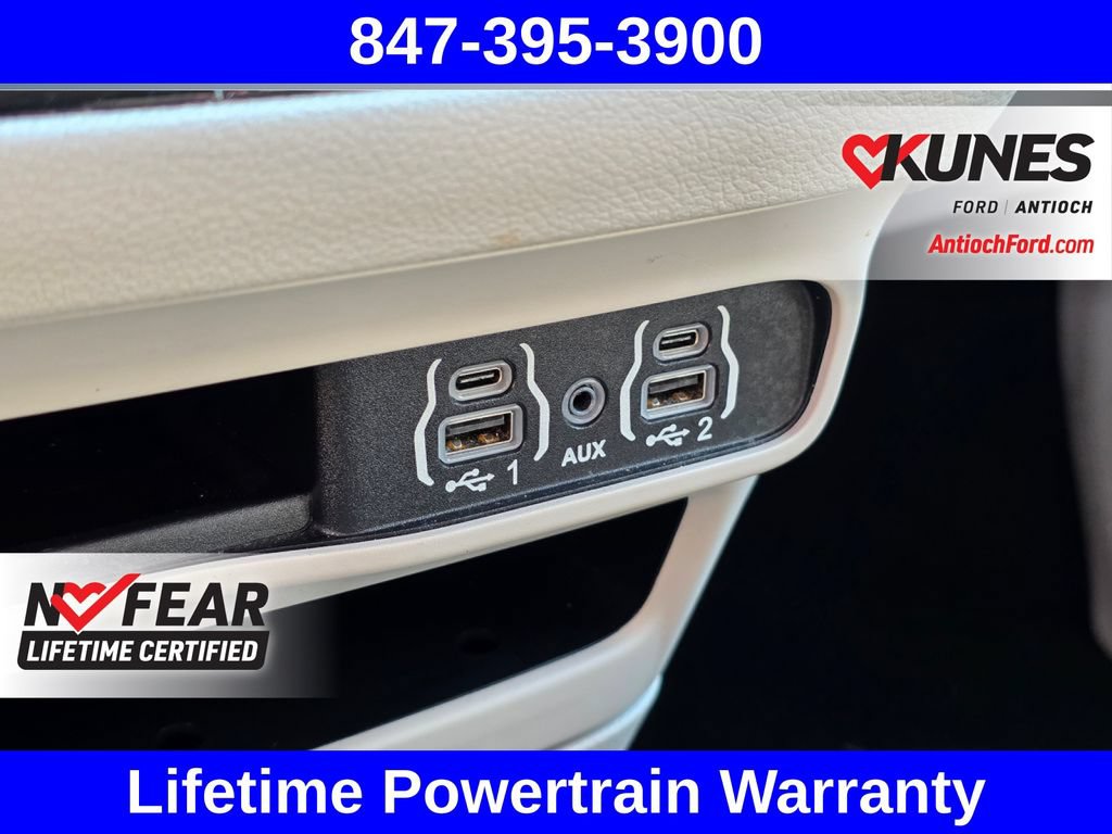 Used 2023 Chrysler Pacifica Touring-L FWD image 41