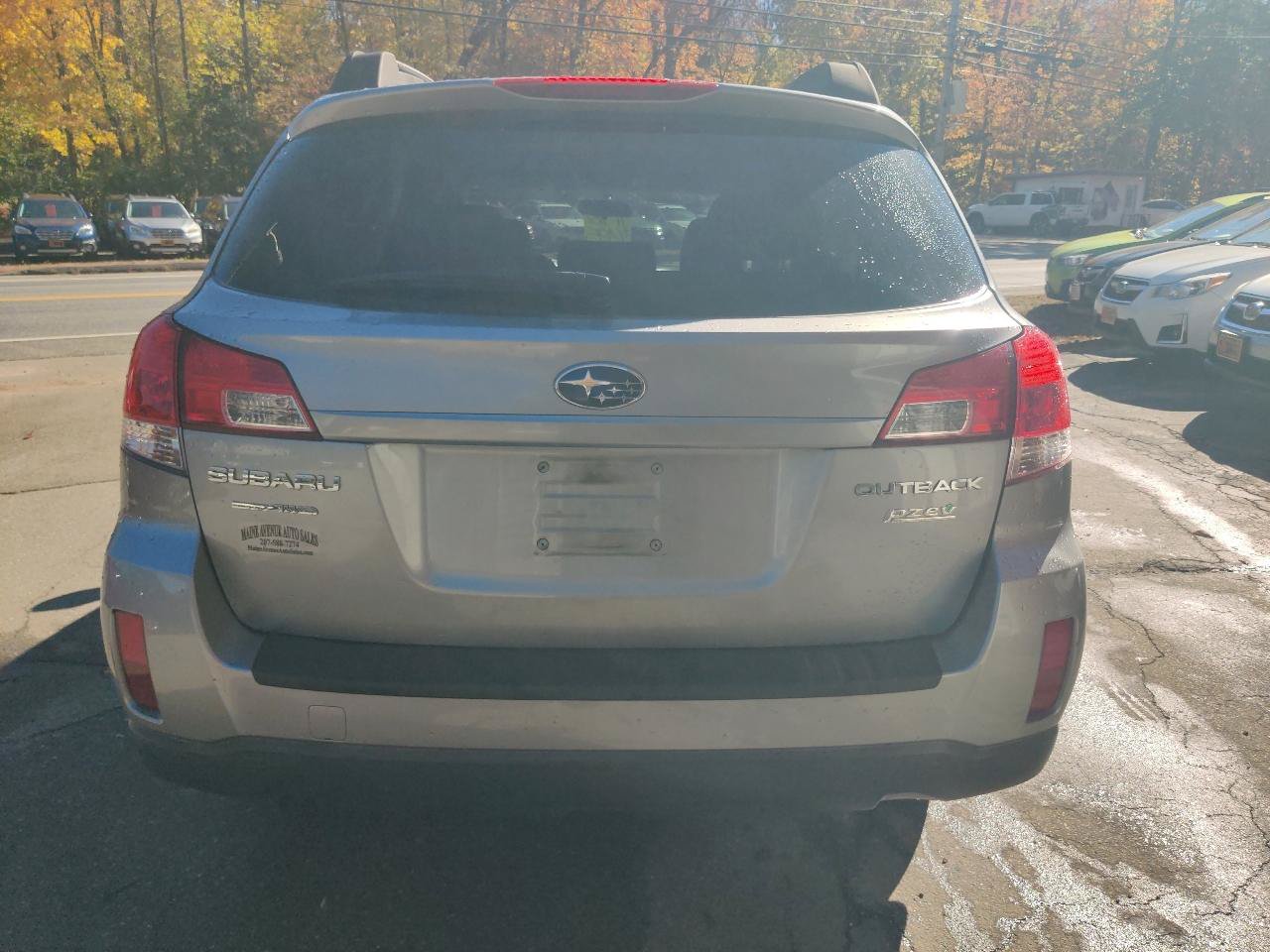Used 2011 Subaru Outback 2.5i Premium w/ All-Weather Pkg AWD/4WD image 5