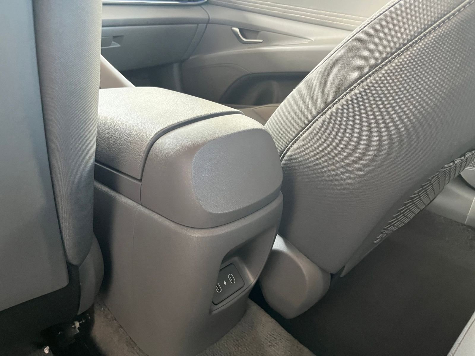 Used 2025 Hyundai Elantra SEL image 24