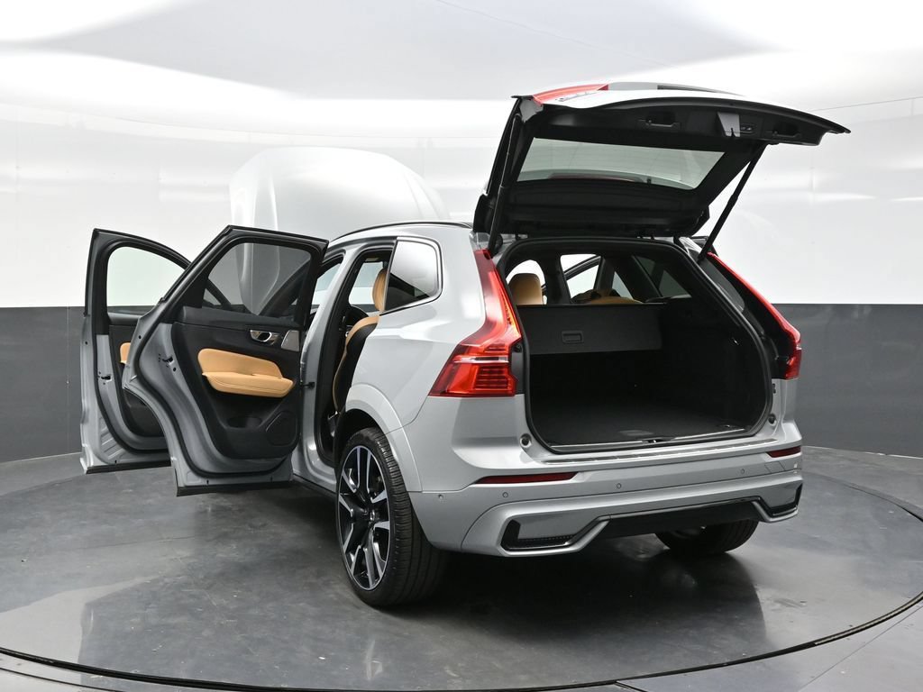 Used 2024 Volvo XC60 B5 Ultimate w/ Protection Package Premier AWD/4WD image 44