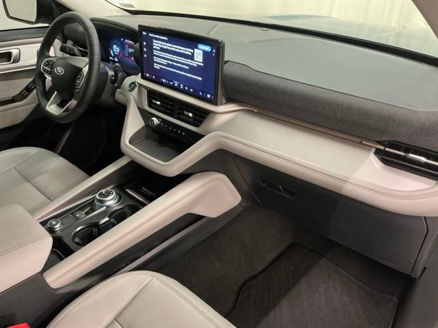 Used 2025 Ford Explorer Active w/ Active Comfort Package RWD image 19