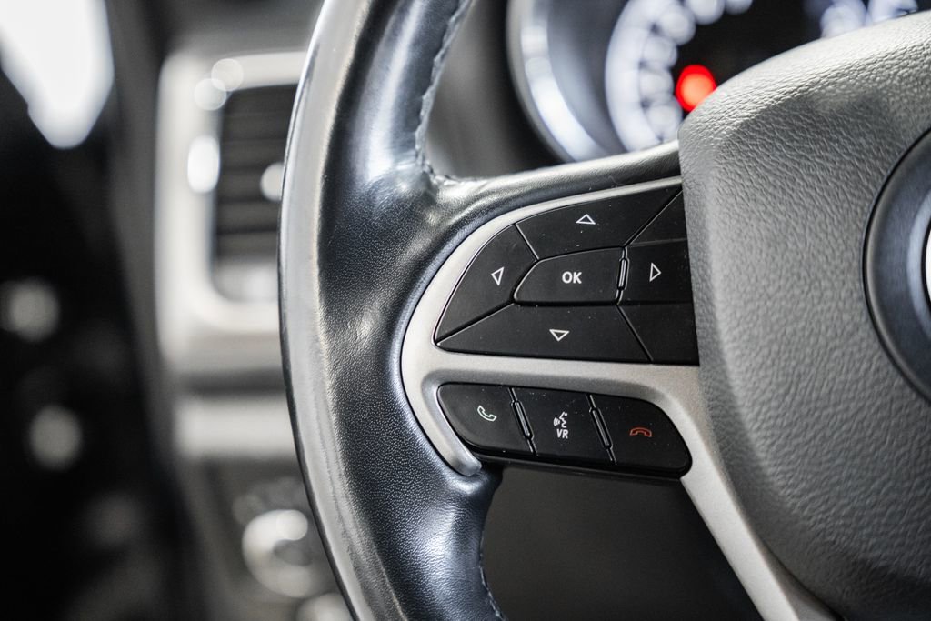 Certified 2019 Jeep Grand Cherokee Laredo w/ Security & Convenience Group image 29