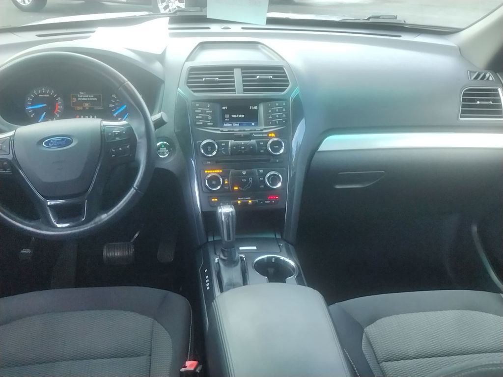 Used 2016 Ford Explorer XLT image 29
