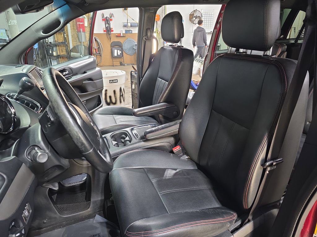 Used 2017 Dodge Grand Caravan GT image 16