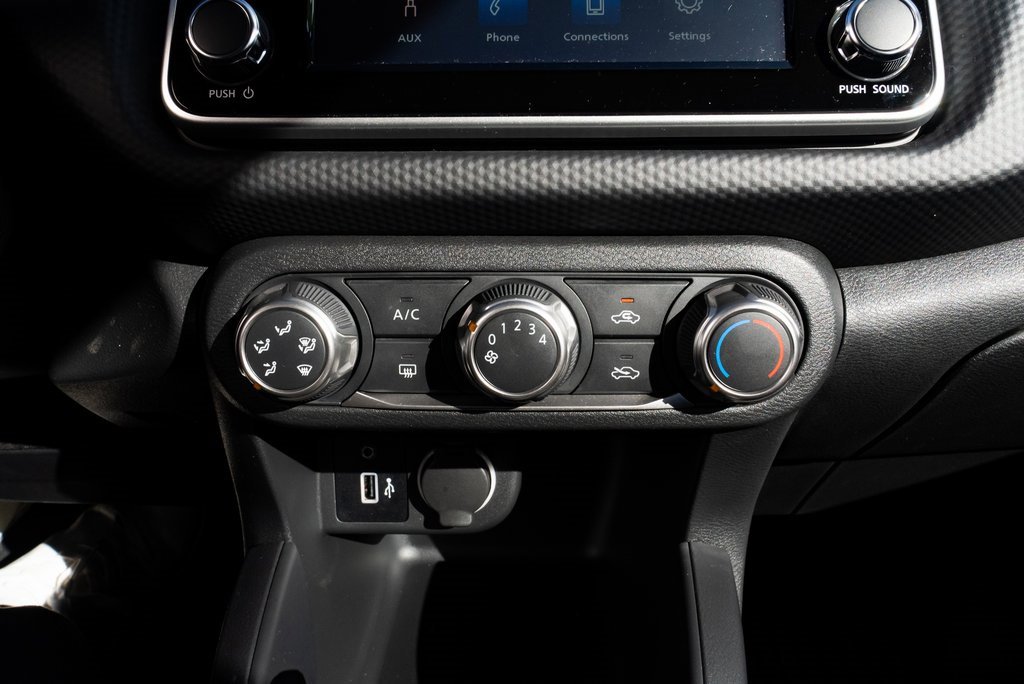 New 2025 Nissan Kicks Play S image 16