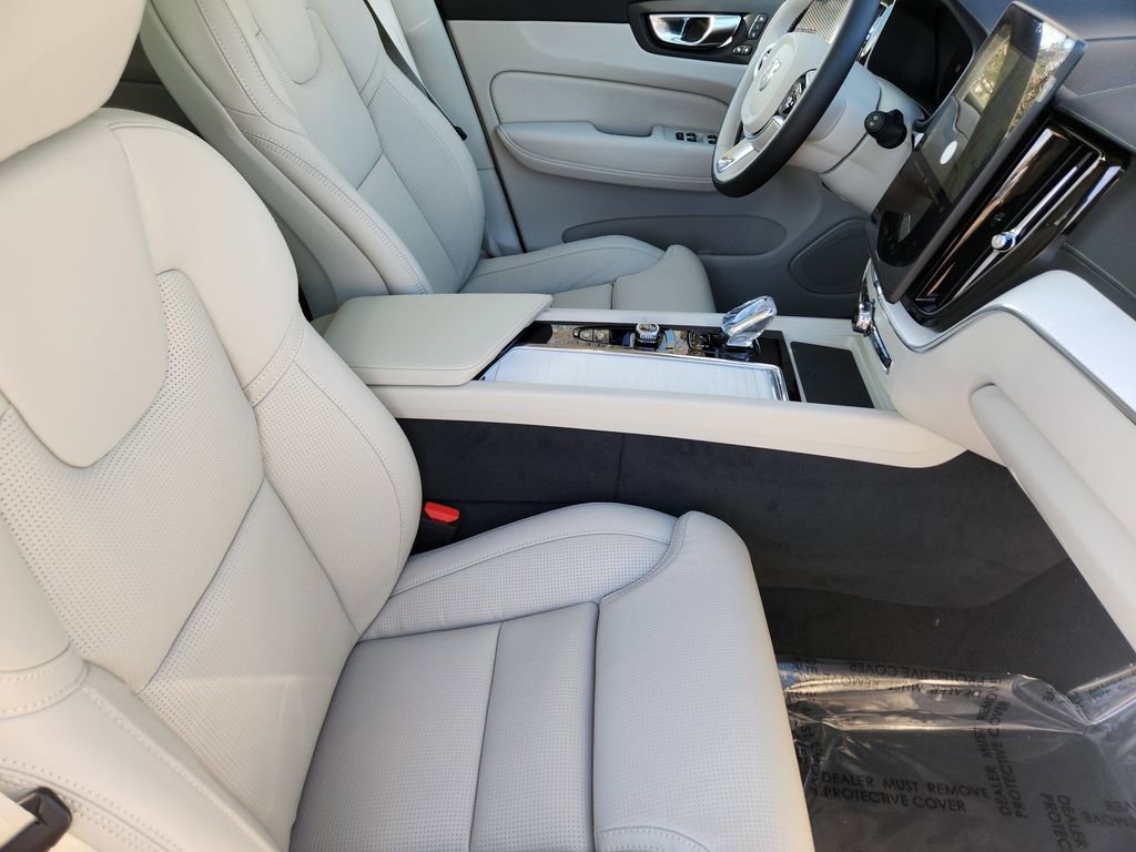 New 2026 Volvo XC60 T8 Ultra w/ Climate Package image 5