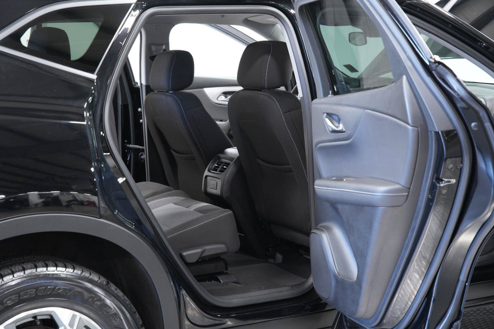 Used 2025 Chevrolet Blazer LT AWD/4WD image 11