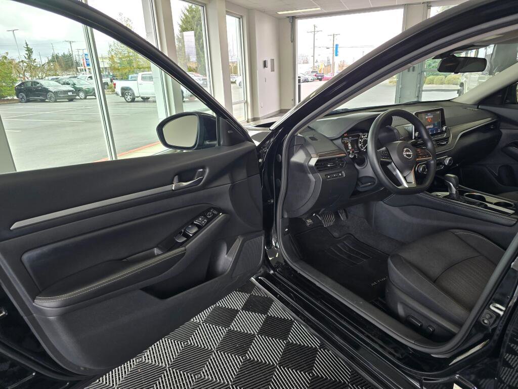Used 2023 Nissan Altima 2.5 SV FWD image 18