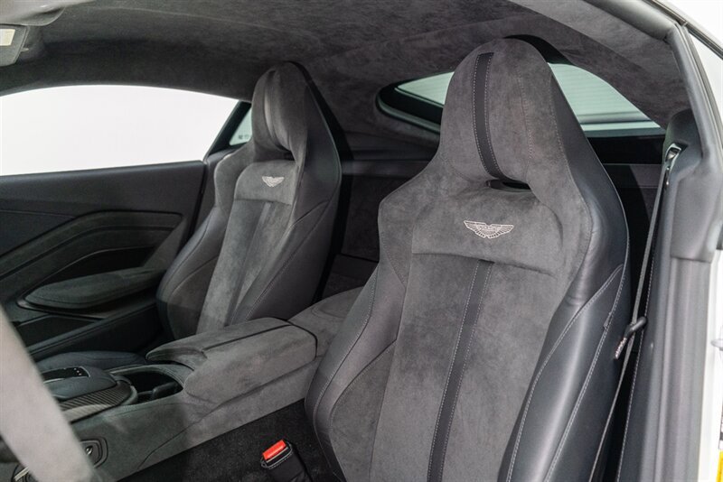 Used 2023 Aston Martin V8 Vantage Coupe RWD image 22