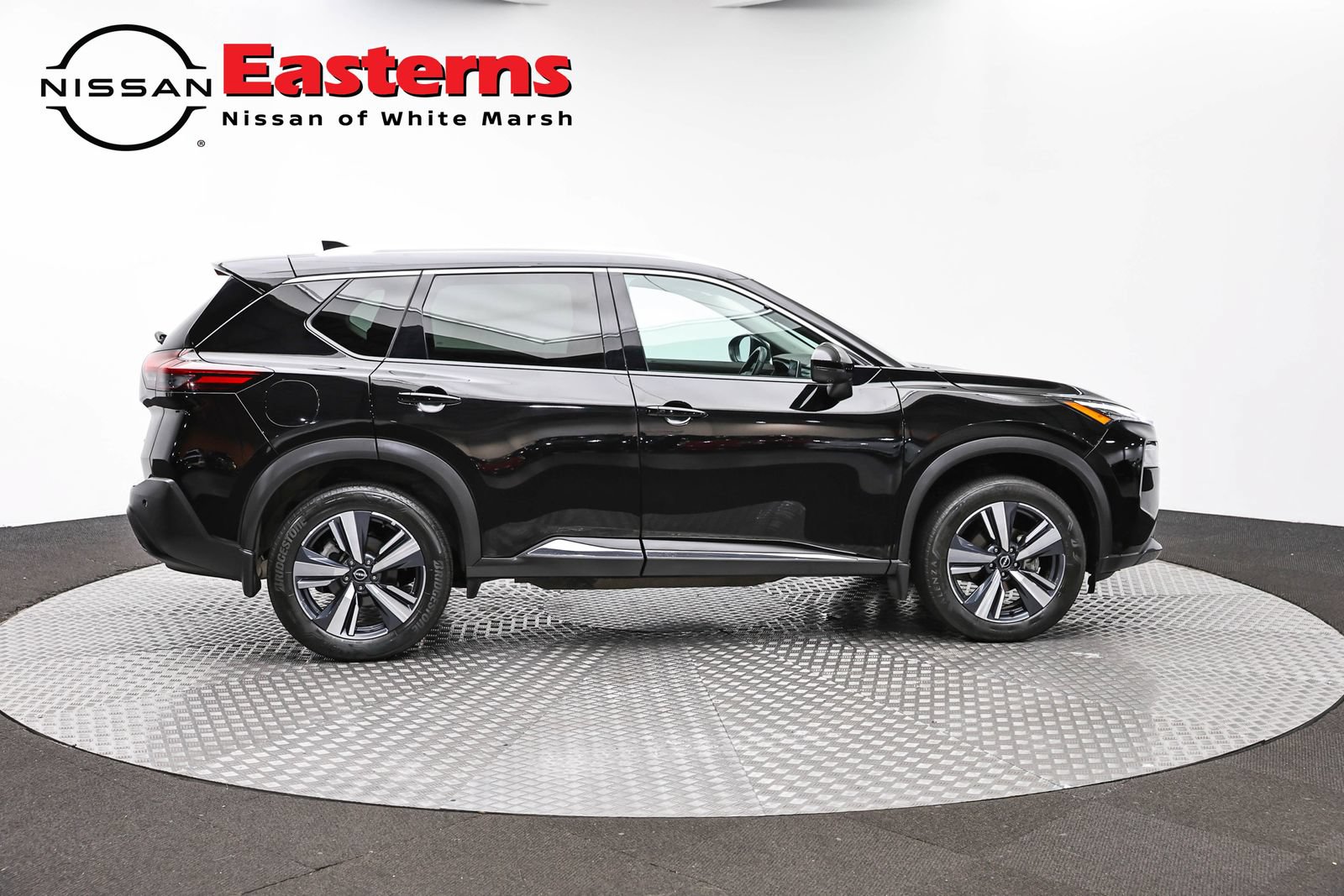 Used 2023 Nissan Rogue SL AWD/4WD image 3