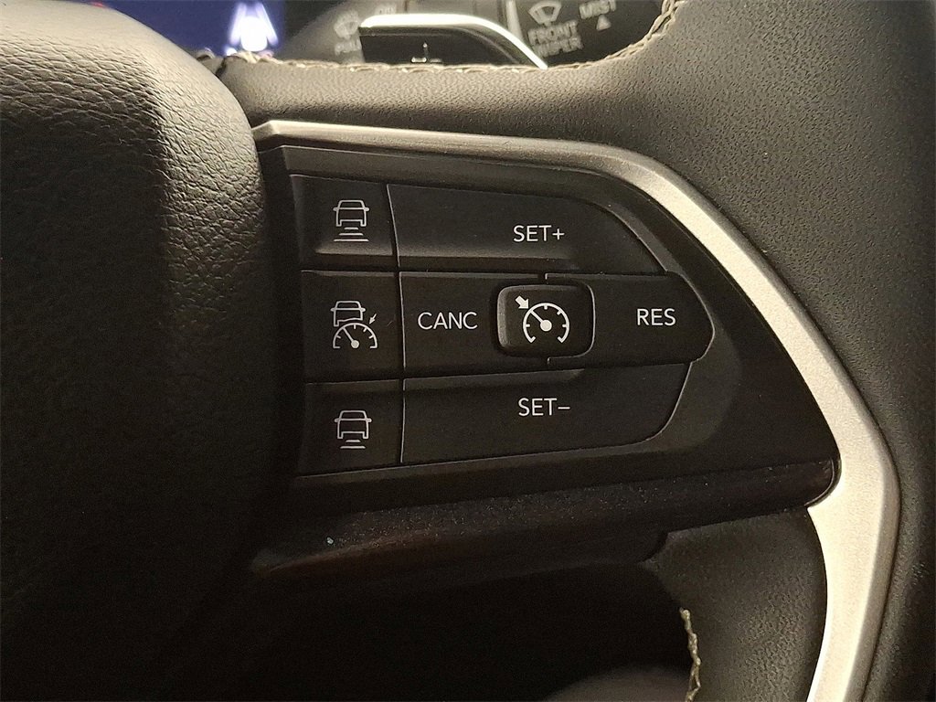 Used 2023 Jeep Grand Cherokee Altitude image 24