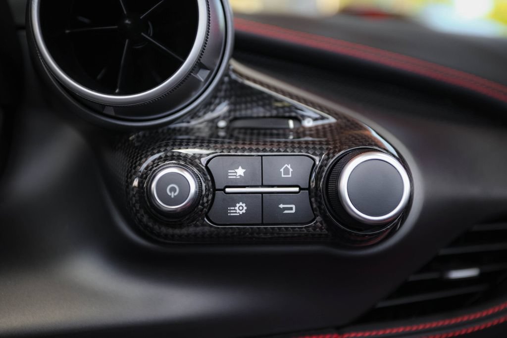 Used 2021 Ferrari F8 Tributo RWD image 37