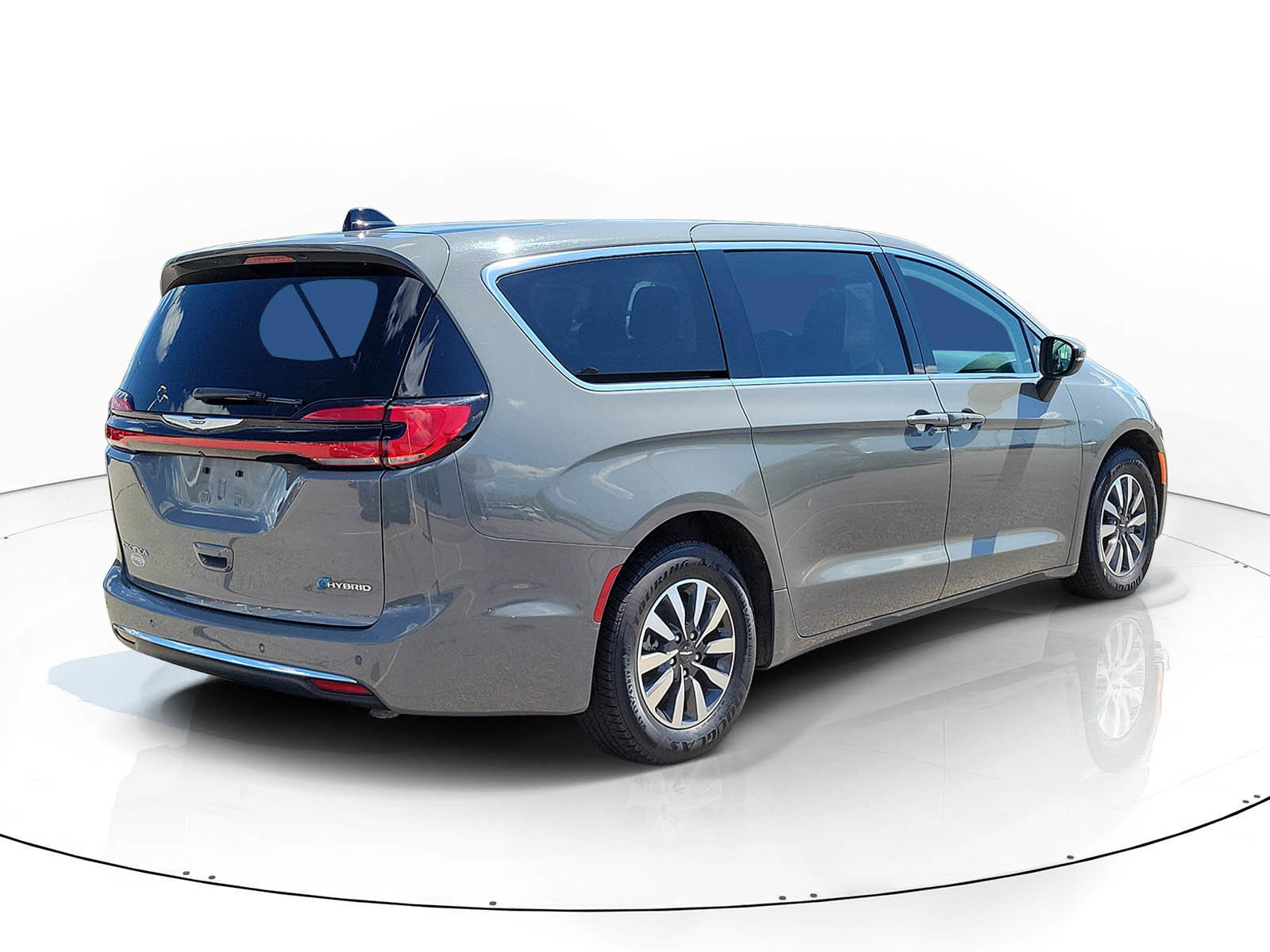 Used 2023 Chrysler Pacifica Touring-L FWD image 3