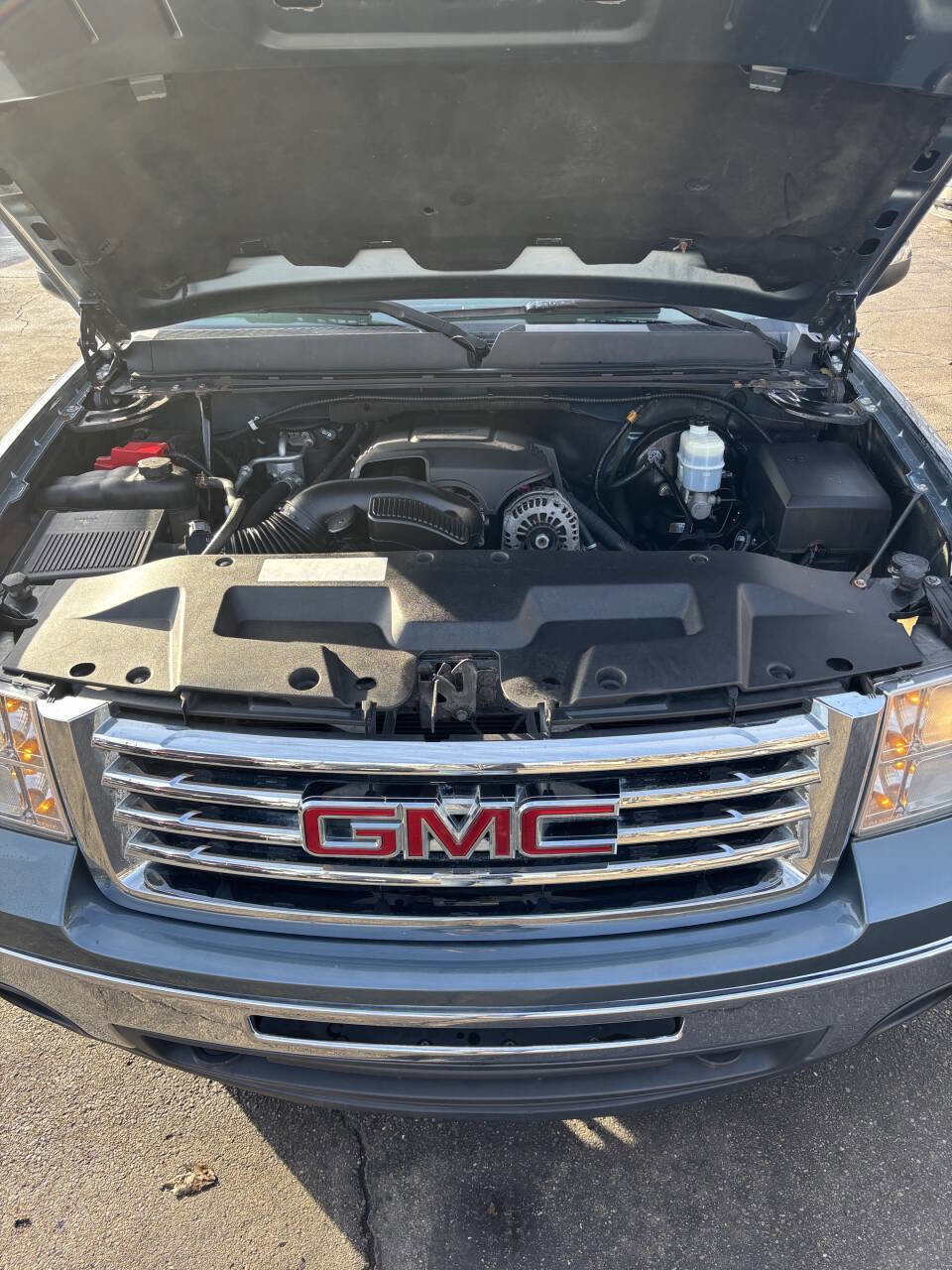 Used 2010 GMC Sierra 1500 SLE image 28